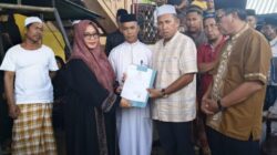 Wabup Lutim Serahkan Akta Kematian Almarhum H. Janong Bin Badang di Rumah Duka