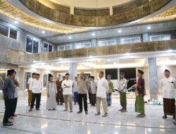 Usai Tarawih, Bupati Irwan Tinjau Pembangunan Masjid Istiqomah Jalajja