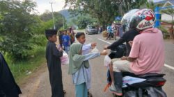 Siswa SDN 229 Waru Berbagi Takjil, Tanamkan Semangat Kepedulian di Bulan Ramadhan