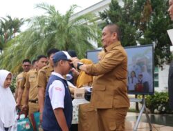 Bupati Luwu Timur Mulai Salurkan 16.253 Paket Seragam Sekolah, Pastikan Rampung Dalam Tiga Hari