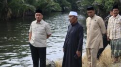 Warga Adukan Tanggul Rusak di Tampinna, Bupati Irwan Gerak Cepat