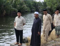 Warga Adukan Tanggul Rusak di Tampinna, Bupati Irwan Gerak Cepat