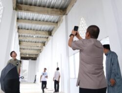 Respons Cepat Aduan Warga, Bupati Luwu Timur Tinjau Kebocoran Masjid Islamic Center Mahalona