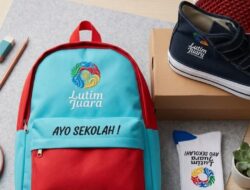 Pembagian Seragam Sekolah Gratis, Orang Tua Siswa Ungkapkan Rasa Syukur dan Ucapkan Terimakasih ke Bupati