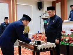 Perkuat Kinerja Pelayanan Publik, Bupati Irwan Lantik Pejabat Administrator dan Fungsional