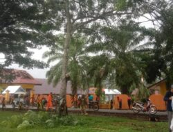 “Jumat Bersih Juara”, Pemdes Teromu dan UPT SDN 150 Mangkutana Gotong Royong Bersihkan Lingkungan Sekolah
