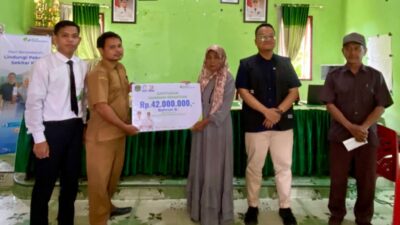 BPJS Ketenagakerjaan Salurkan Santunan Kematian Rp42 Juta untuk Ahli Waris di Desa Lumbewe