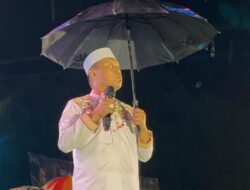 Peringati Hari Jadi ke-23, Ribuan Warga Luwu Timur Bertahan di Tengah Guyuran Hujan Demi Simak Tausiah Ustadz Das’ad Latief
