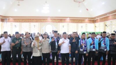 Di Lepas Bupati Irwan, 28 CJH Luwu Timur Menuju Tanah Suci