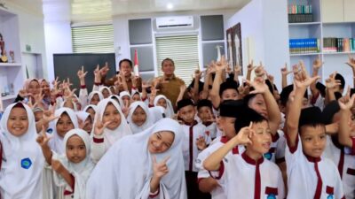 Puluhan Siswa SDIT Insan Rabbani Antusias Belajar di Kantor Bupati, Irwan Jadi Tokoh Inspirasi