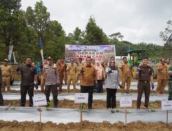 Bupati Irwan Serahkan Bantuan Pertanian Rp12,4 Miliar, Tegaskan Komitmen Pemda Perkuat Sektor Pertanian