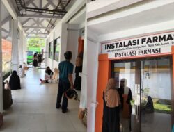 Ramai tapi Tertib, Antrean Pasien di Farmasi RSUD I Lagaligo Wotu Berjalan Kondusif