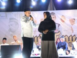 Bupati Irwan Tepati Janji, Fani Sabrina Terima Motor di Hadapan Ribuan Jamaah Tabligh Akbar