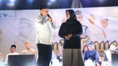 Bupati Irwan Tepati Janji, Fani Sabrina Terima Motor di Hadapan Ribuan Jamaah Tabligh Akbar