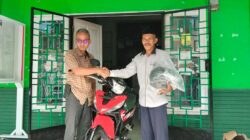 Imam Desa Sumber Alam Terima Bantuan Kendaraan Operasional dari Pemda Luwu Timur