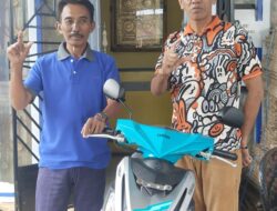 Pemdes Lampenai Serahkan Motor Operasional Keagamaan untuk Pdt Gereja Maranatha