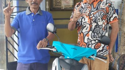 Pemdes Lampenai Serahkan Motor Operasional Keagamaan untuk Pdt Gereja Maranatha