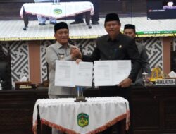 Bupati Luwu Timur Serahkan Ranperda APBD 2025, Tiga Ranperda Strategis Disetujui