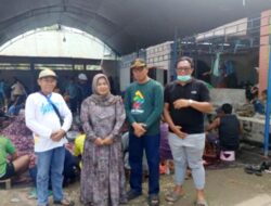 Pastikan Berjalan Lancar, Hj Suwati Pantau Pemotongan Hewan Kurban di Desa Purwosari