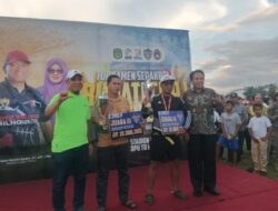 Sarkawi Hamid dan Sekda Luwu Timur Serahkan Hadiah Juara III Bupati Cup I 2026