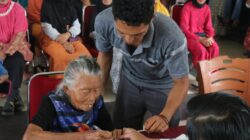 Bantuan Lansia Disalurkan, Hasbi dan Tamomba Jadi Potret Manfaat Nyata Program Pemkab Lutim