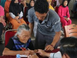 Bantuan Lansia Disalurkan, Hasbi dan Tamomba Jadi Potret Manfaat Nyata Program Pemkab Lutim