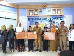 Senyum Bahagia Lansia Towuti, Bantuan Rp3 Juta Mulai Cair Lewat Kartu ATM
