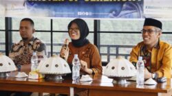Kadis Kominfo-SP Bekali Pengurus PKK dan Aparat Desa Balantang Keterampilan Public Speaking