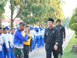 Beri Motivasi Paskibraka Lutim, Bupati Irwan: Tanggal 17 Agustus Kalian Jadi Perhatian
