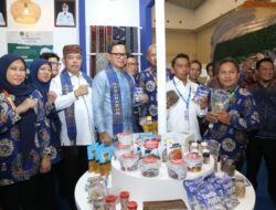 Kunjungi Stand Lutim, Wamendagri Bima Arya Tertarik dengan Dange Juara