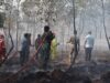 Turun Padamkan Kebakaran Lahan, Bupati Irwan Imbau Masyarakat Waspada Karhutla