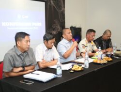 Di Hadapan Puluhan Media, Bupati Irwan Beri Penjelasan Terkait Pengosongan Lahan Laoli