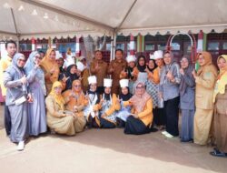 Sukseskan Pekan Expo K-UMKM Sulsel, Guru SDN 247 Sorowako Jadi Koki Dadakan di Dapur Sedekah