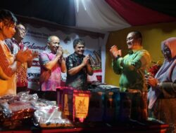 Usai Buka Pekan Expo K-UMKM Sulsel, Bupati bersama Wabup Lutim Sapa Peserta Pameran