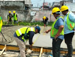Cek Progres Jalan Beton, Dwi Heryanto Turun Langsung ke Tomoni