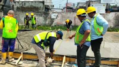 Cek Progres Jalan Beton, Dwi Heryanto Turun Langsung ke Tomoni