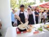 Bupati Luwu Timur Unjuk Kebolehan Membuat Nasi Goreng di HUT Sulsel ke-357