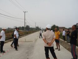 Demi Kelancaran Aktivitas Warga, Bupati Irwan Tinjau Jembatan Loppe dan Jalan Beton